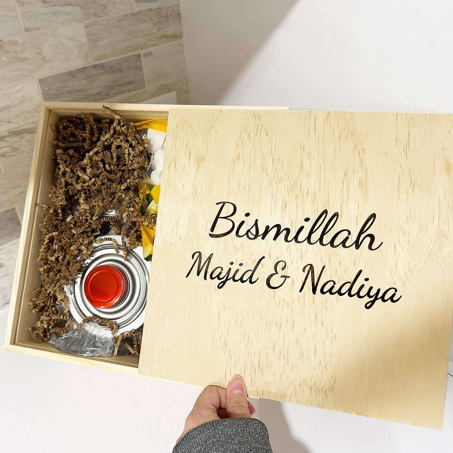 S’mores gift box, DIY s’mores kit, personalized s’mores gift set, indoor s’mores firepit, tabletop firepit for s’mores, halal marshmallows, halal smores, halal s'mores, engraved wooden tray, cozy indoor s’mores experience, handmade s’mores kit for gifting, family s’mores night, unique gift idea, fireside treats